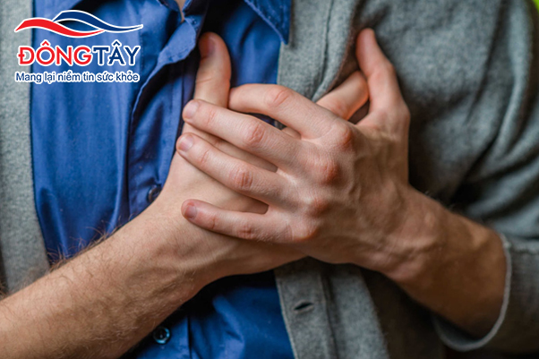 Đau thắt ngực là triệu chứng bệnh tim mạch vành dễ nhận thấy nhất